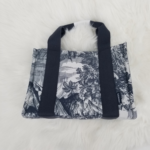LULULEMON Boxy Mini Tote Toile Turtledove Navy and Obsidian 4.5 L NWT - Picture 10 of 16